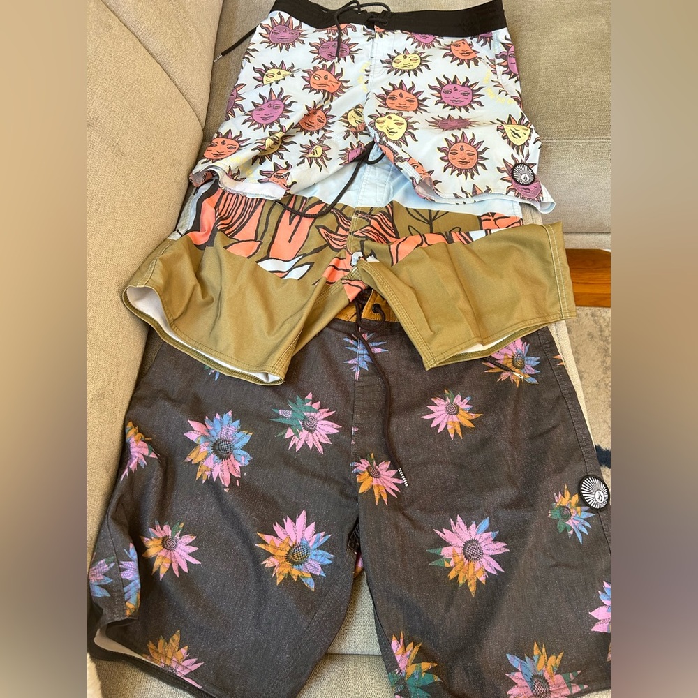 Volcom board shorts 34